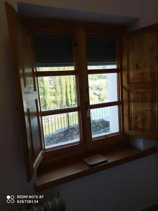 Apartamento casa sobre rio Noguera Pallaresa Gerri de la Sal